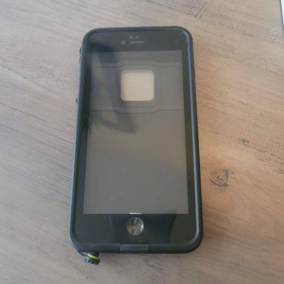 Iphone 6 plus lifeproof case